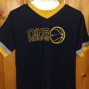 Nike Hoops Medium Boys(10-12) jersey in great condition without obvious defects.
